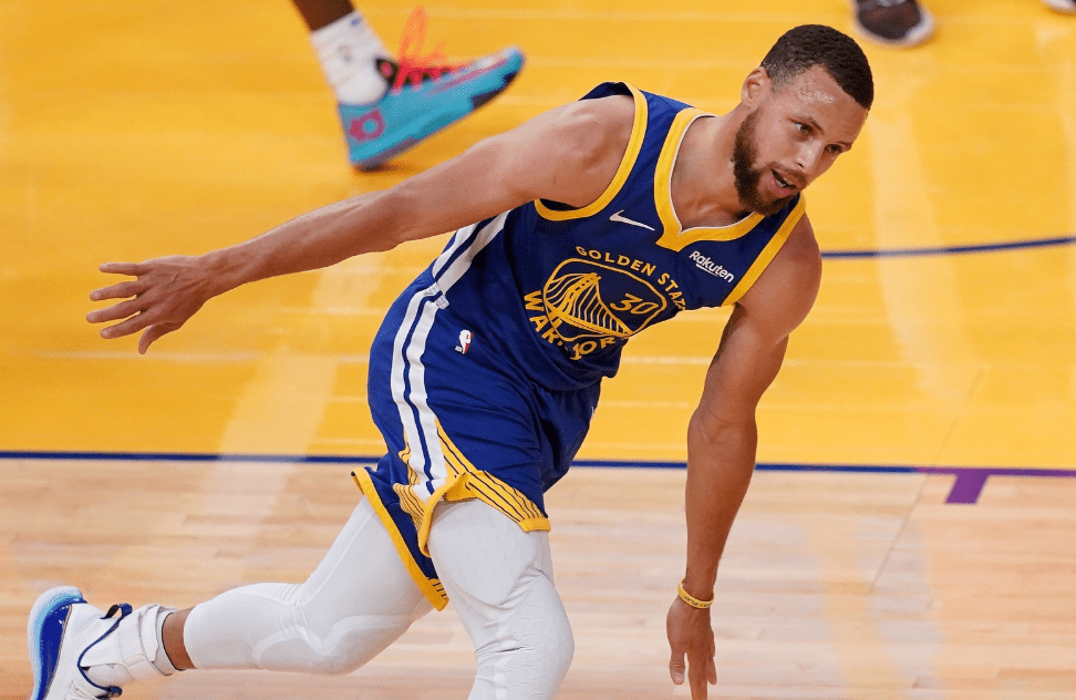 九游体育-包含华盛顿奇才训练开放日，赛后防线松动引欢呼，NBA季后赛在即，赛季目标并未改变的词条