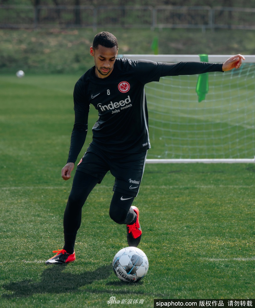 九游体育官网入口-关于集结日体能课后；法兰克福手感冰凉备战德甲；更衣室稳定；高层口径保持一致的信息